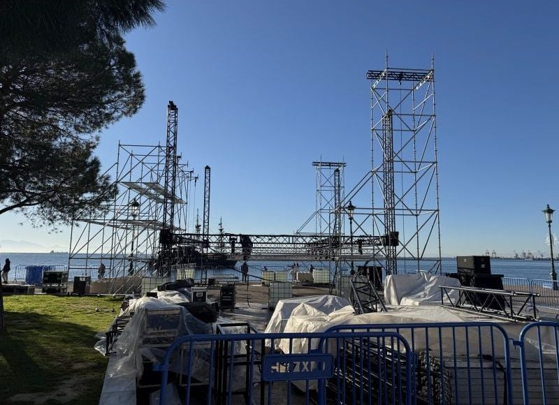 Προετοιμασίες-για-το-μεγάλο-πάρτι-αλλαγής-του-χρόνου-στον-Λευκό-Πύργο-στη-Θεσσαλονίκη