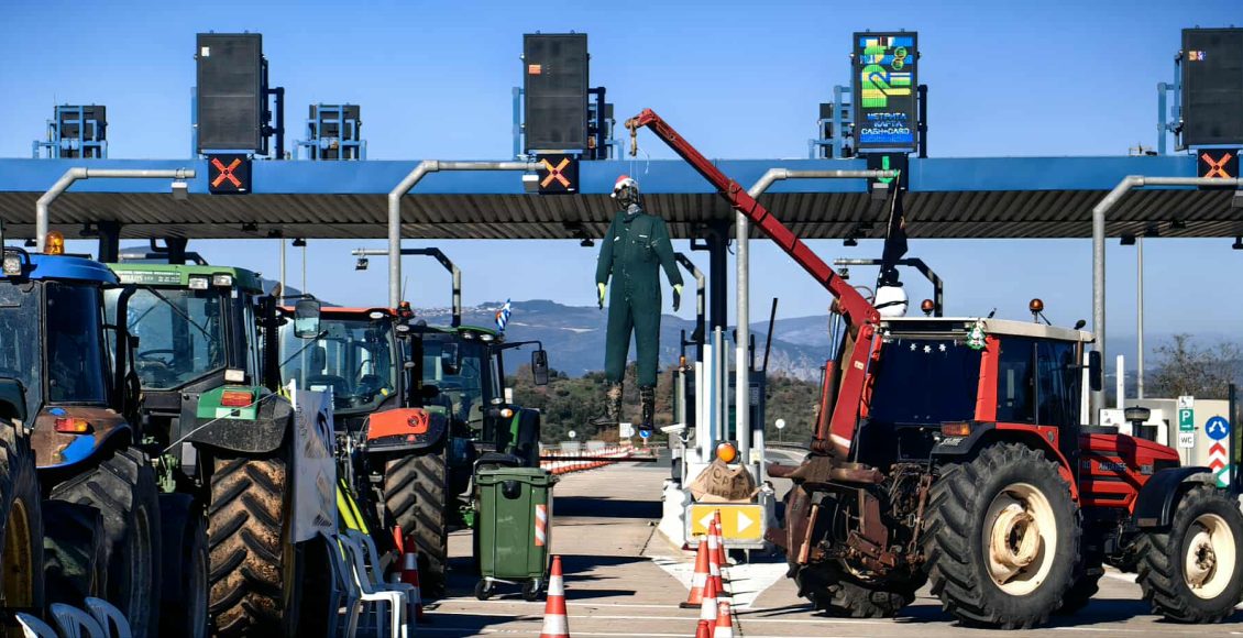 Στα-δύο-κόβεται-η-Ελλάδα:-Οι-αγρότες-έκλεισαν-επ’-αόριστον-την-Εθνική-Αντιρρίου-–-Ιωαννίνων-–-ertnews.gr