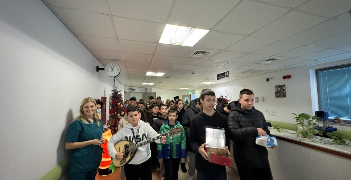 Μαθητές-μετέφεραν-το-μήνυμα-των-Χριστουγέννων-σε-κοινωνικές-δομές-του-Μεσολογγίου-και-του-Αγρινίου