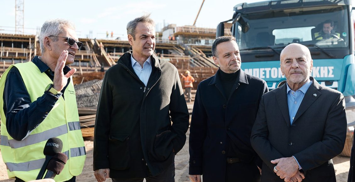 Ο-Μητσοτάκης-επιθεώρησε-τα-έργα-στον-Βοτανικό:-«Ένα-γήπεδο-που-αξίζει-ο-Παναθηναϊκός»