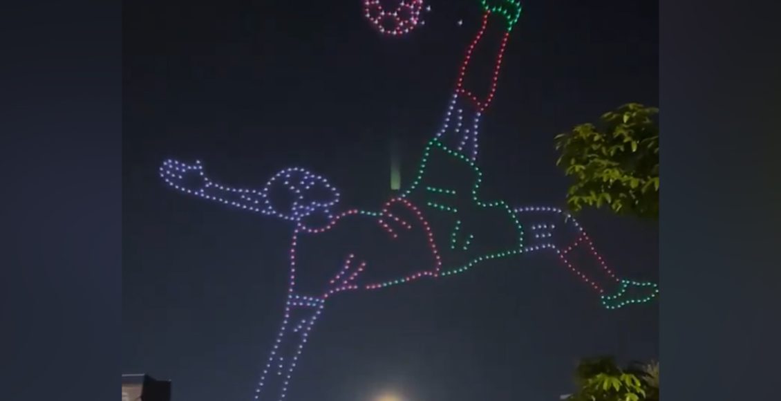 Το-ψαλιδάκι-του-Ελ-Κααμπί-στον-ουρανό-–-Εντυπωσιακό-drone-show-στο-Μαρόκο