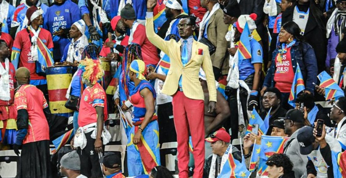 Ο-ακίνητος-φίλαθλος-του-Κονγκό-που-συγκλονίζει-τις-κερκίδες-–-Τι-εκπροσωπεί