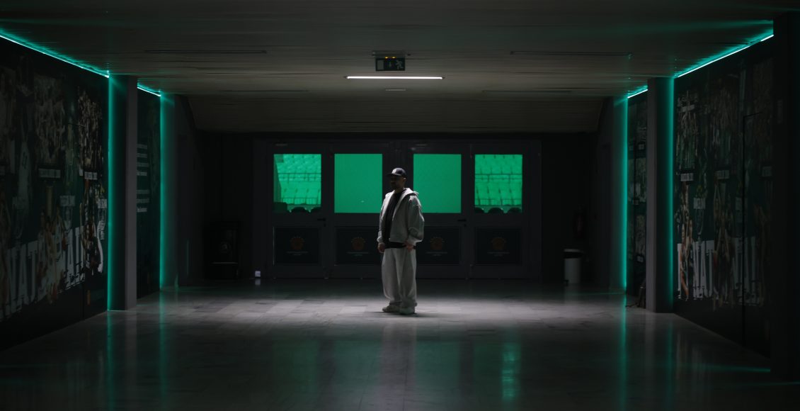 Η-street-art-συναντά-το-τριφύλλι:-sake-και-Παναθηναϊκός-συνεργάστηκαν-και-θα-αλλάξουν-τον-τρόπο-που-ντύνεστε-στο-γήπεδο-και-όχι-μόνο