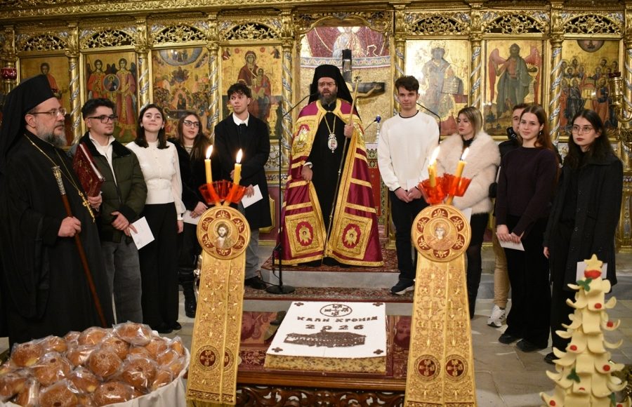 Επαίνους-στους-αριστεύσαντες-μαθητές-των-σχολείων-της-Ροδόπης-από-τον-Μητροπολίτη-Παντελεήμονα