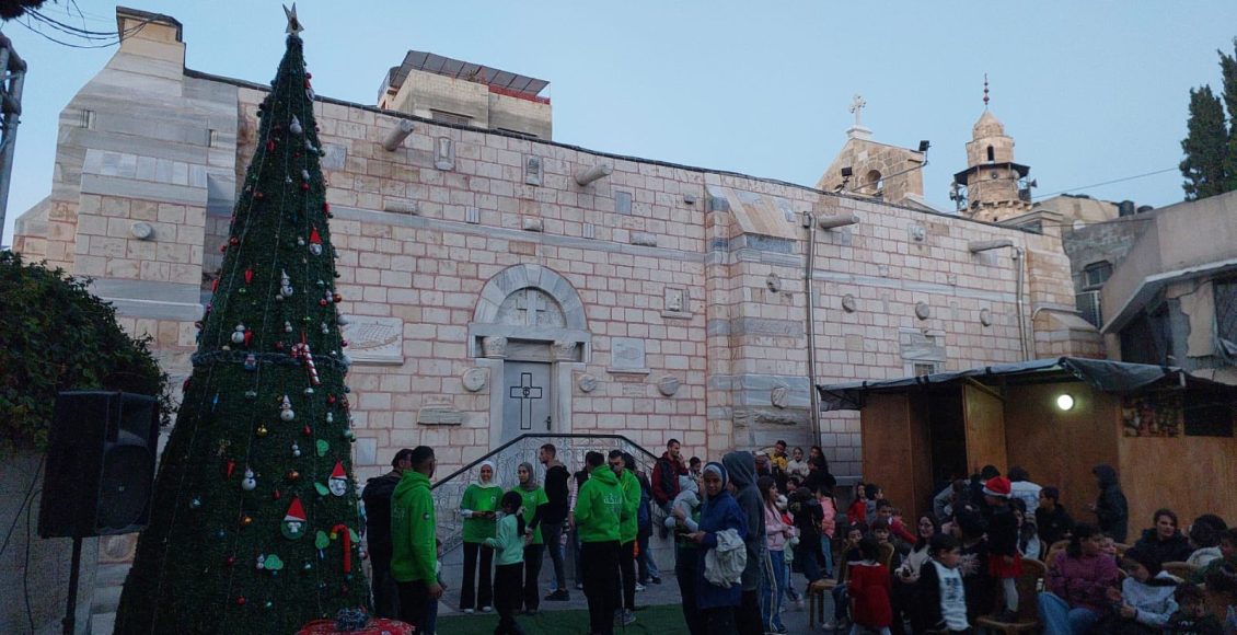 Γάζα:-Το-Χριστουγεννιάτικο-δέντρο-άναψε-μετά-από-δύο-χρόνια-στην-εκκλησία-του-Αγίου-Πορφυρίου