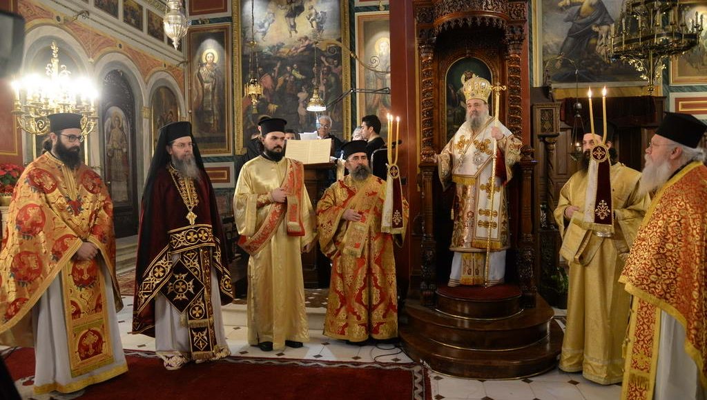 Πατρών-Χρυσόστομος:-Ουδεμία-σχέση-έχει-ο-εμπορικός-ξενόφερτος-«Αη-Βασίλης»-με-την-ασκητική-ζωή-του-Μ.-Βασιλείου