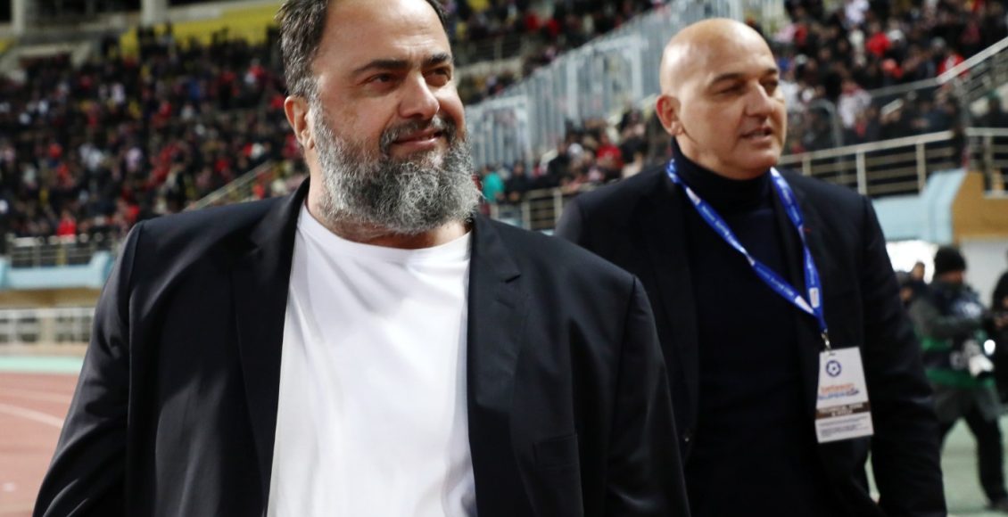 Ολυμπιακός:-Αποθέωση-για-τον-Μαρινάκη-από-τους-φιλάθλους-μετά-την-κατάκτηση-του-Σούπερ-Καπ