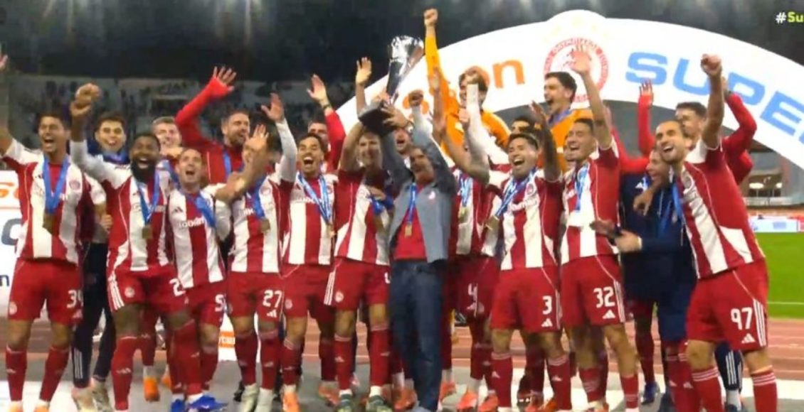 Ολυμπιακός:-Η-απονομή-του-Σούπερ-Καπ-μετά-την-3άρα-στον-ΟΦΗ