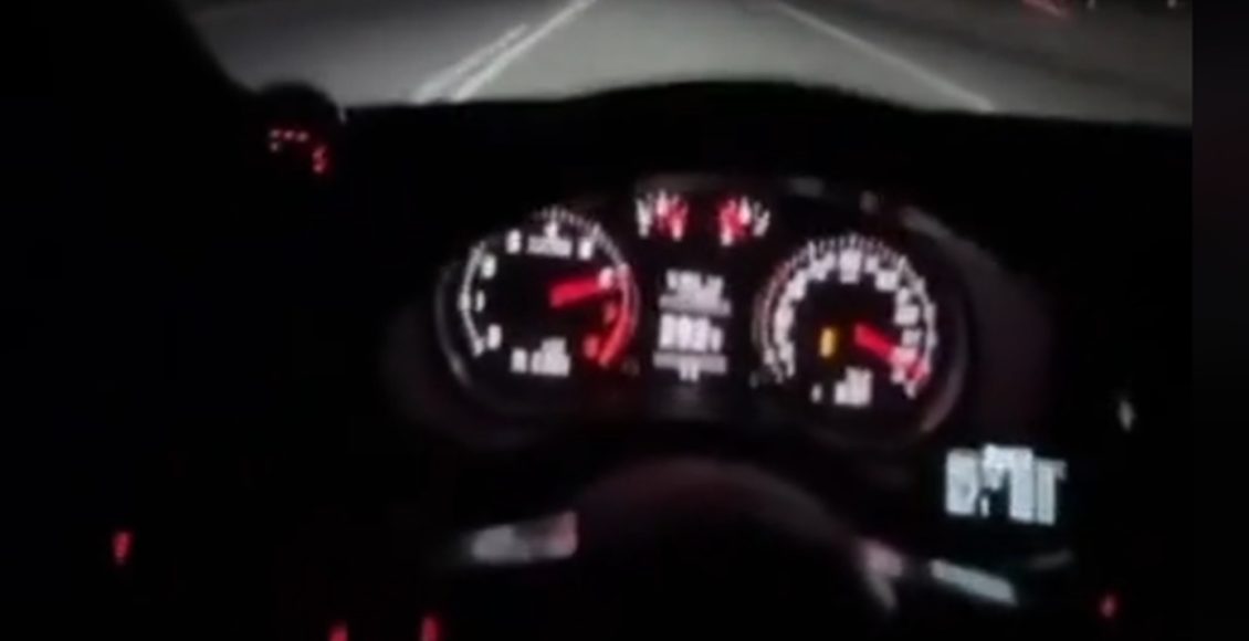 Έτρεχε-με-304-χλμ/ώρα-και-ανέβασε-βίντεο-στο-tik-tok-–-Την-ανάρτηση-είδε-και-η-τροχαία-που-τον-συνέλαβε