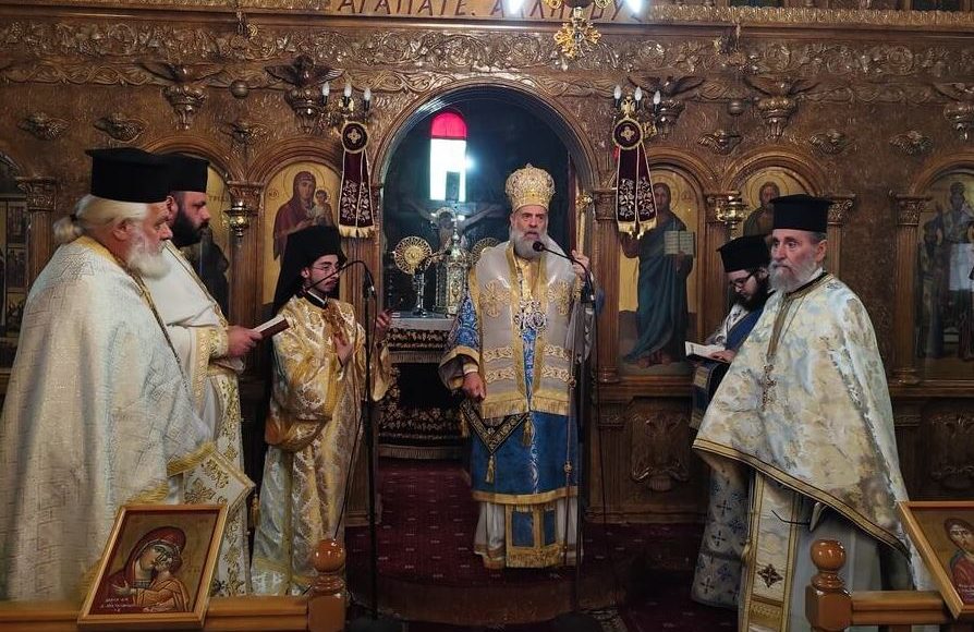 Θεία-Λειτουργία-στον-ΙΝ.-Αγίας-Τριάδος-Πασχαλίτσας-και-μνημόσυνο-του-μακαριστού-Πρεσβυτέρου-Κλεάνθους-Καραγιάννη