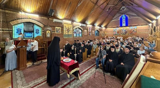 Κοπή-της-βασιλόπιτας-στην-Ιερά-Επισκοπή-Αδελαΐδος