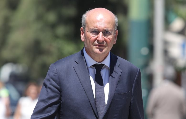 Χατζηδάκης:-Η-κυβέρνηση-είναι-ανοιχτή-σε-διάλογο-αλλά-δεν-θα-παραμείνει-θεατής-στα-μπλόκα