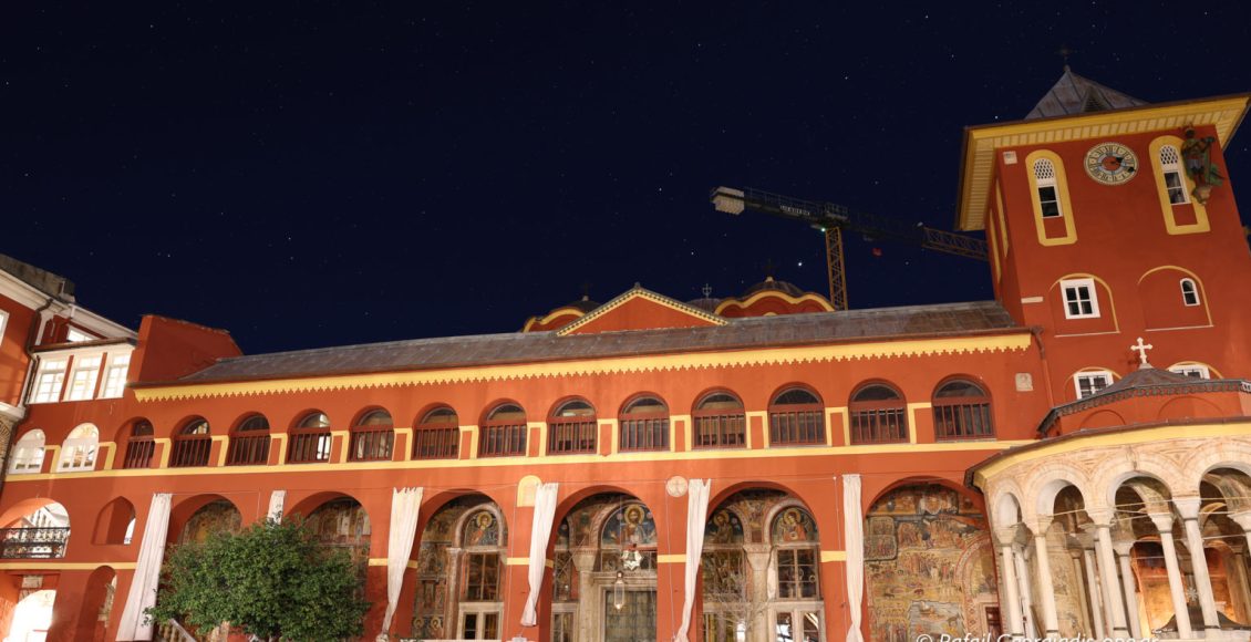 Ζωντανά-από-το-pemptousia-fm-η-Ιερά-Αγρυπνία-των-Χριστουγέννων-από-την-ΙΜΜ.-Βατοπαιδίου