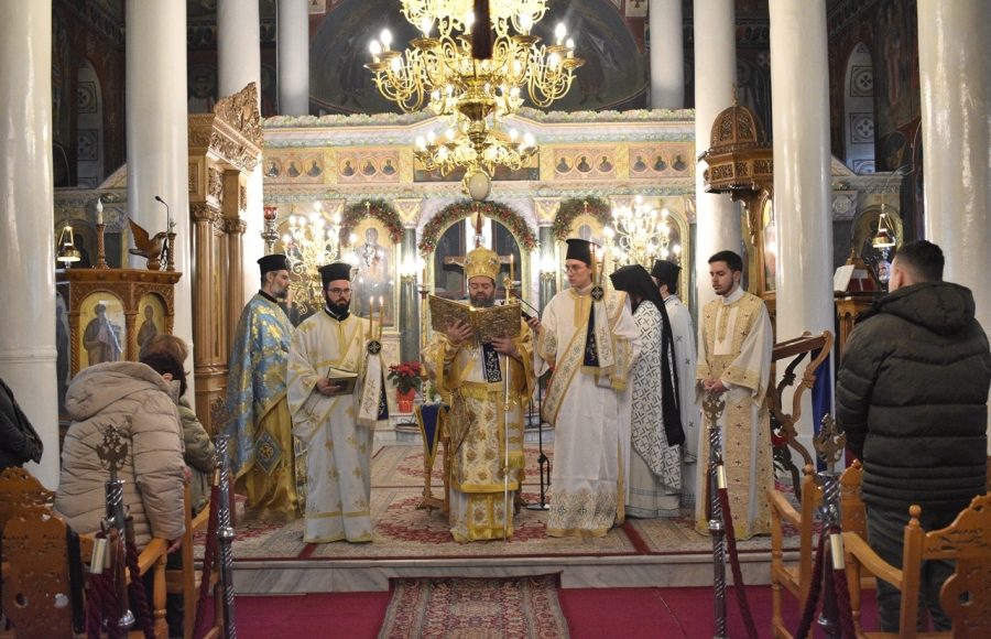 Παραμονή-των-Θεοφανείων-στην-Ιερά-Μητρόπολη-Μαρωνείας
