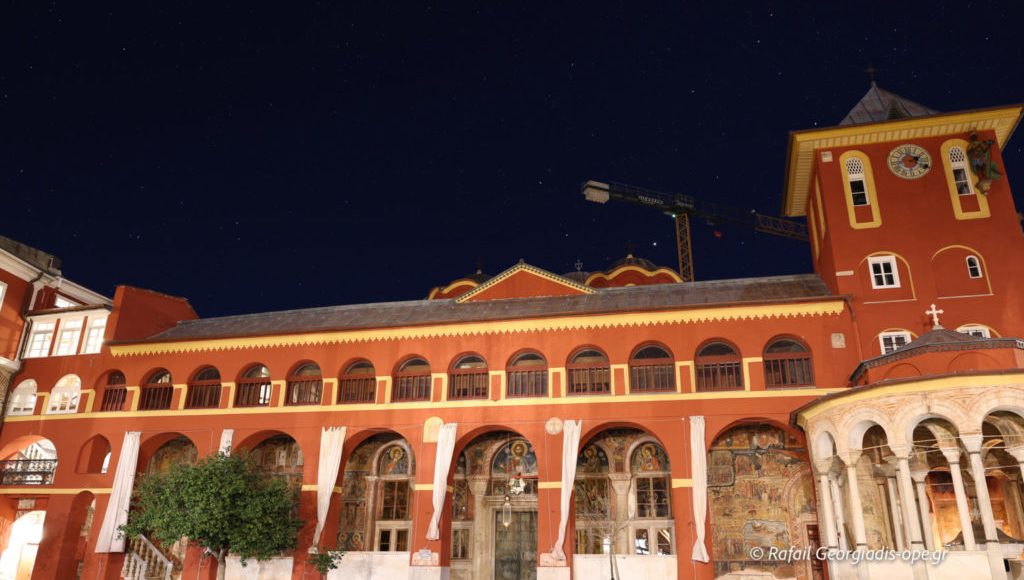 Ζωντανά-σήμερα-από-το-pemptousia-fm-η-Ιερά-Αγρυπνία-των-Χριστουγέννων-από-την-ΙΜΜ.-Βατοπαιδίου