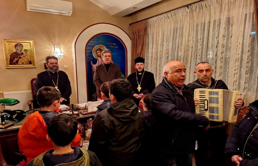Κάλαντα-Χριστουγέννων-στον-Μητροπολίτη-Παντελεήμονα-από-την-Αρμενική-Κοινότητα-Κομοτηνής