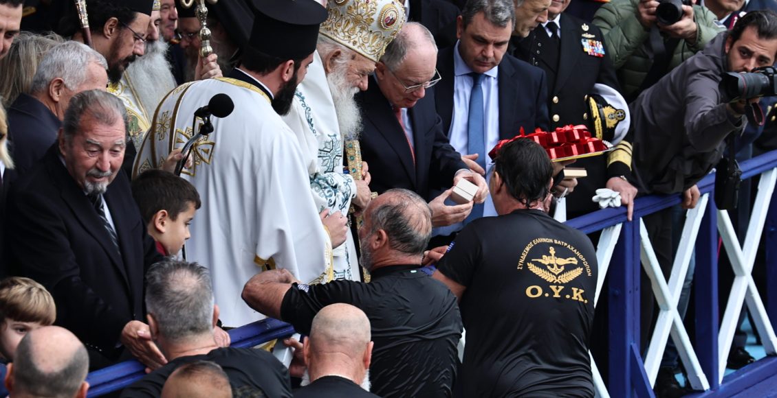 ΠΕΙΡΑΙΑΣ:-Ο-Αγιασμός-των-Υδάτων-στο-πρώτο-λιμάνι-της-χώρας