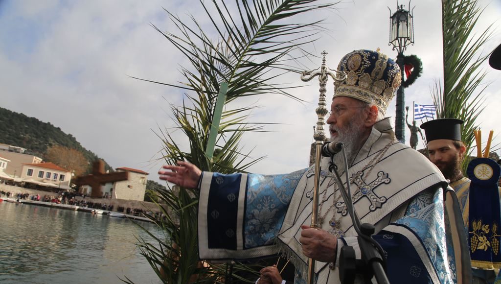 Ναυπάκτου-Ιερόθεος:-Το-Άγιο-Πνεύμα-να-βρει-κατοικία-στην-καρδιά-μας