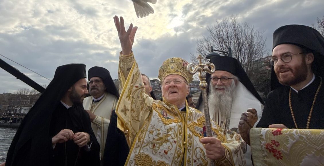 mε-την-παρουσία-χιλιάδων-προσκυνητών-ο-εορτασμός-των-Θεοφανείων-στο-Φανάρι-(ΦΩΤΟ&ΒΙΝΤΕΟ)