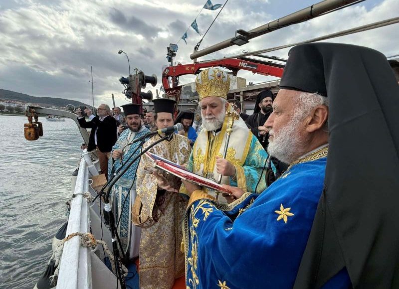 Ο-Επίσκοπος-Σκοπέλου-Νικόδημος-στη-Νέας-Αρτάκη-για-την-εορτή-των-Θεοφανείων