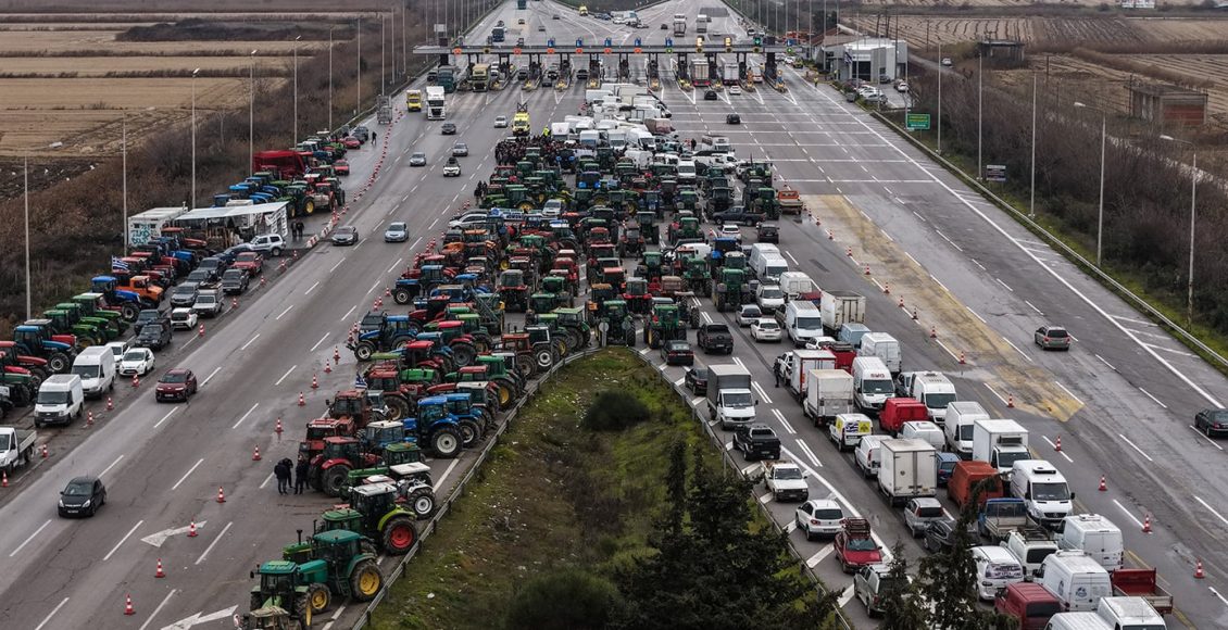 Μηχανοκίνητη-πορεία-παραγωγών-και-εμπόρων-προς-τα-διόδια-Μαλγάρων-–-Επ’-αόριστον-απεργία-στις-λαϊκές-αγορές