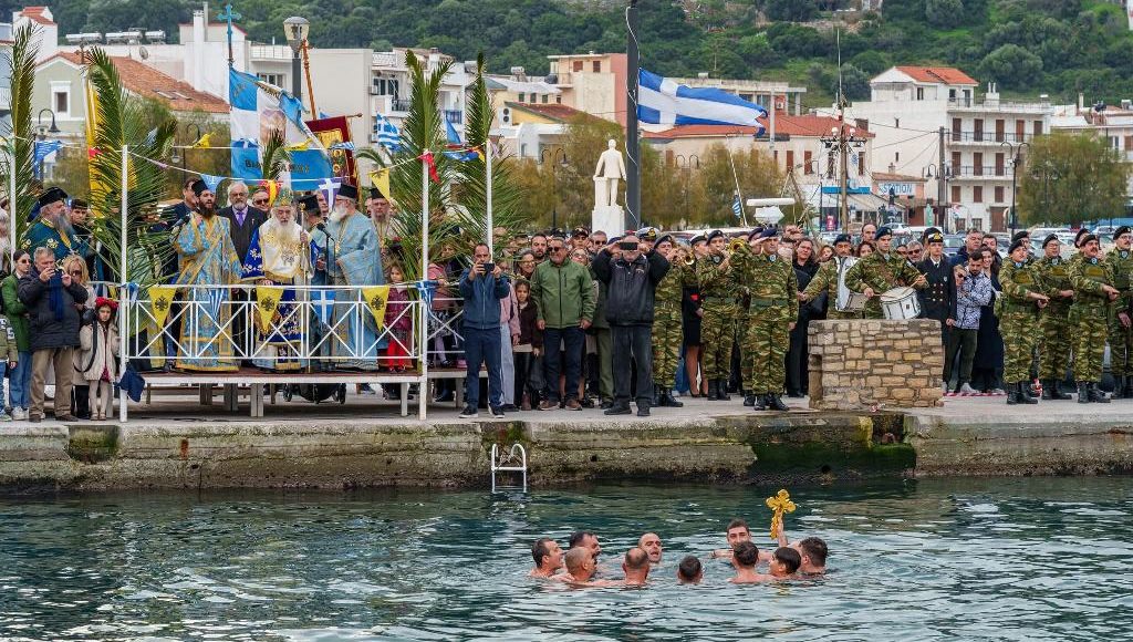 Με-λαμπρότητα-εορτάσθηκαν-τα-Άγια-Θεοφάνεια-στα-ακριτικά-μας-νησιά