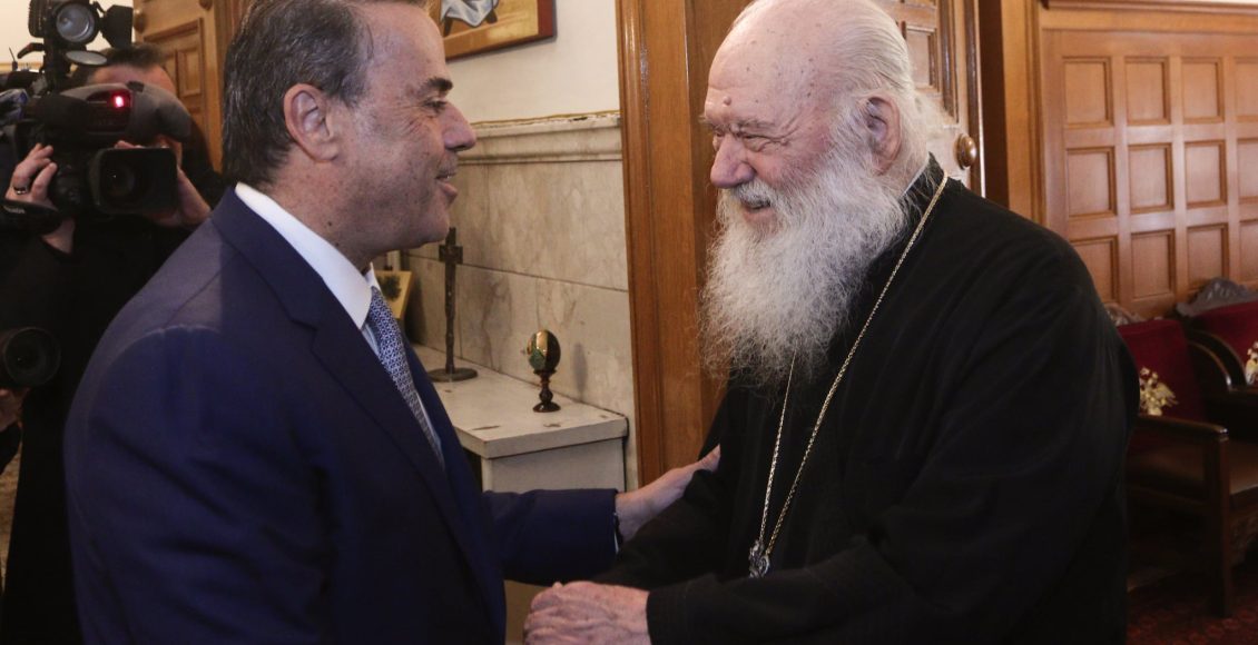 Ο-Υπουργός-Περιβάλλοντος-και-Ενέργειας-Σταύρος-Παπασταύρου-στον-Αρχιεπίσκοπο-Ιερώνυμο