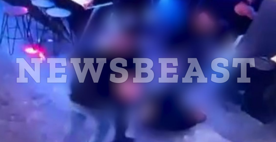 Σοκαριστικό-βίντεο-από-τη-δολοφονία-του-30χρονου-στην-Πάτρα-–-Τον-σέρνουν-στο-μπαρ-και-τον-χτυπούν-με-σκαμπό-στο-κεφάλι