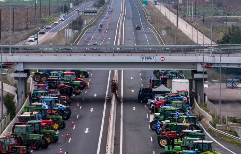 Η-κυκλοφορία-διεξάγεται-απο-παρακαμπήριες,-λόγω-των-αγροτικών-κινητοποιήσεων