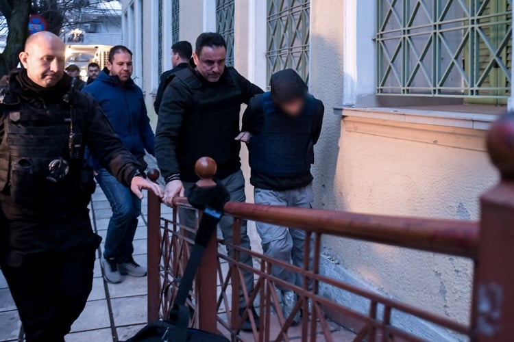 Απολογείται-ο-16χρονος-για-τον-φονικό-ξυλοδαρμό-του-17χρονου-στις-Σέρρες-–-«Θέλω-να-ανοίξω-μια-τρύπα-να-κρυφτώ»-λέει-η-μητέρα-του