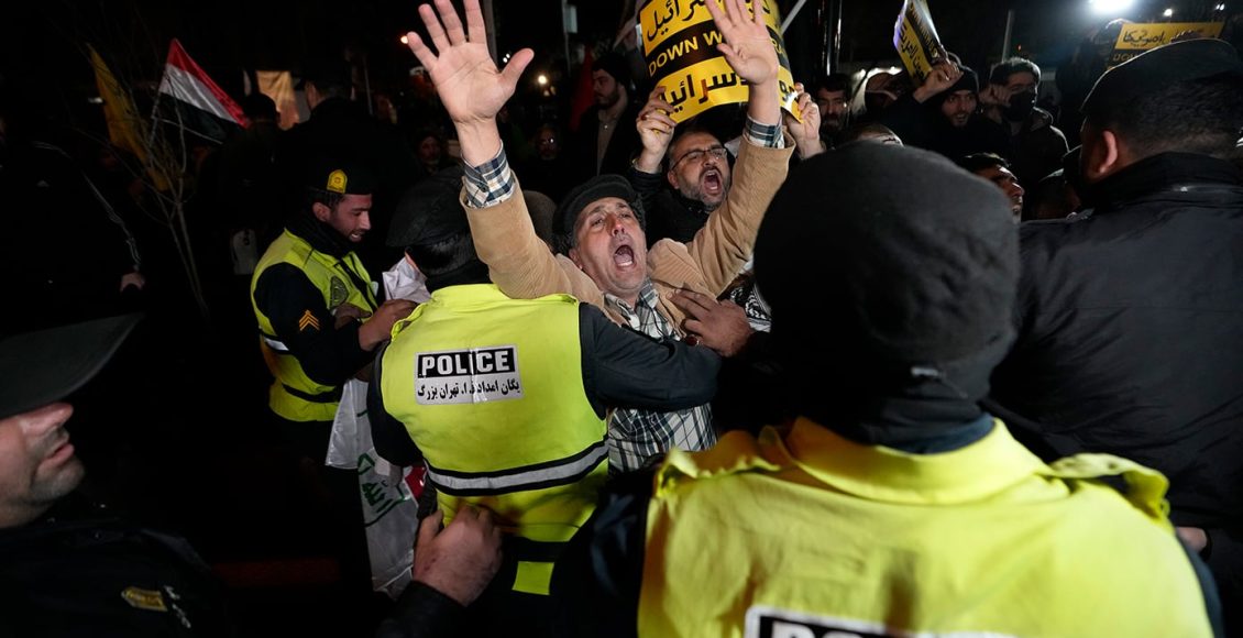 Εντείνεται-η-κρίση-στο-Ιράν:-Η-Ισλαμική-Δημοκρατία-«δεν-θα-υποχωρήσει»,-τόνισε-ο-Χαμενεΐ-–-Τεράστιες-αντικυβερνητικές-διαδηλώσεις