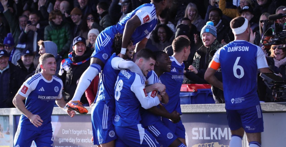 Τρέλα-στο-κύπελλο-Αγγλίας:-Η-Μάκλσφιλντ-της-6ης-κατηγορίας-απέκλεισε-την-κυπελλούχο-Κρίσταλ-Πάλας