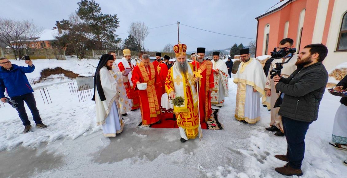 Βελιγράδι:-Θεμελίωση-πνευματικού-κέντρου-σε-λευκό-τοπίο