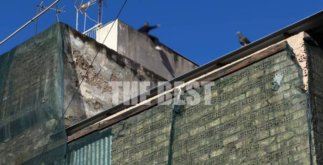 Συναγερμός-στην-Πάτρα-–-Γυναίκα-απειλεί-να-πέσει-από-ταράτσα-πολυκατοικίας