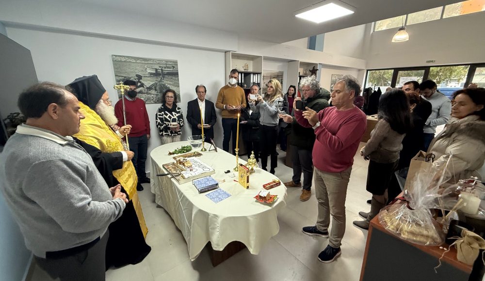 Ο-Ιεραπύτνης-Κύριλλος-τέλεσε-Αγιασμό-και-ευλόγησε-τη-Βασιλόπιτα-στο-Δημοτικό-Λιμενικό-Ταμείο-Σητείας