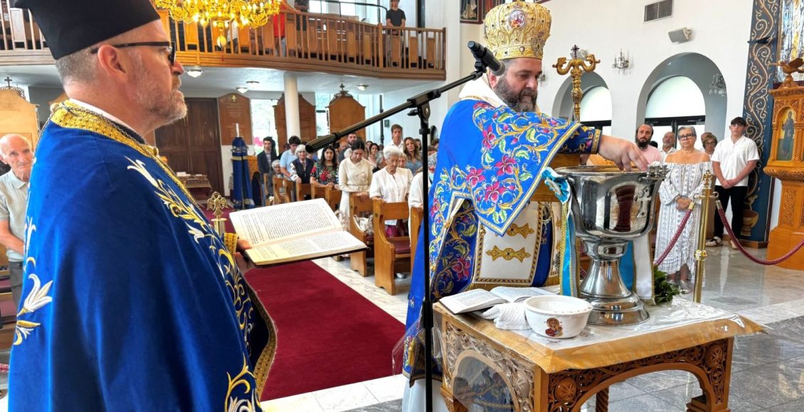 Ο-εορτασμός-των-Θεοφανείων-στην-Αγία-Άννα-gold-coast-υπό-τον-Επίσκοπο-Βρισβάνης