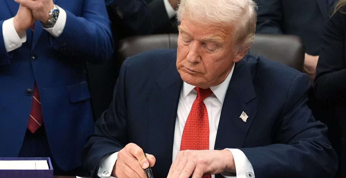 Ο-Τραμπ-ανακοίνωσε-επιπρόσθετους-δασμούς-25%-σε-κάθε-χώρα-που-έχει-δοσοληψίες-με-το-Ιράν