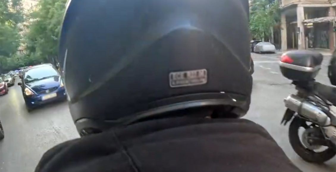 Ανεξέλεγκτη-πορεία-αναβάτη-στο-κέντρο-της-Αθήνας:-Έκανε-σφήνες,-πέρασε-με-κόκκινο-και-ανέβασε-βίντεο-στο-tiktok