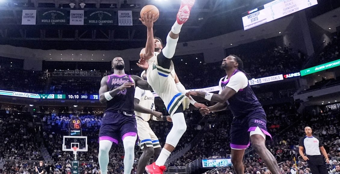 Πρωτοφανείς-εικόνες-για-τους-Μπακς:-Οι-φίλαθλοι-τους-γιούχαραν-και-ο-Γιάννης-τους-αποδοκίμασε