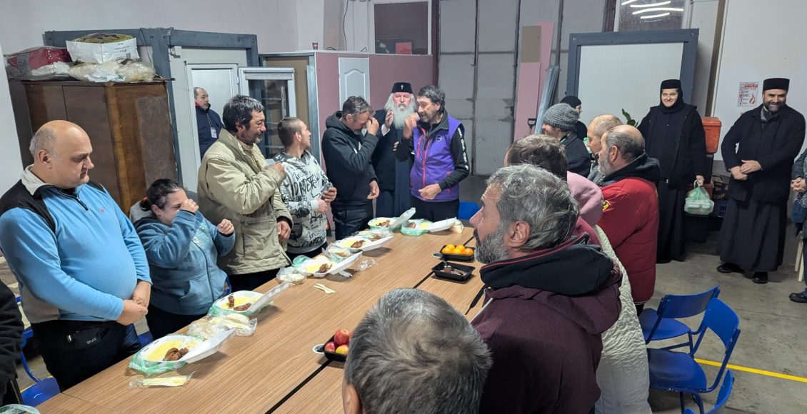 Ο-Μητροπολίτης-Βανάτου-προσέφερε-τρόφιμα-σε-άστεγους