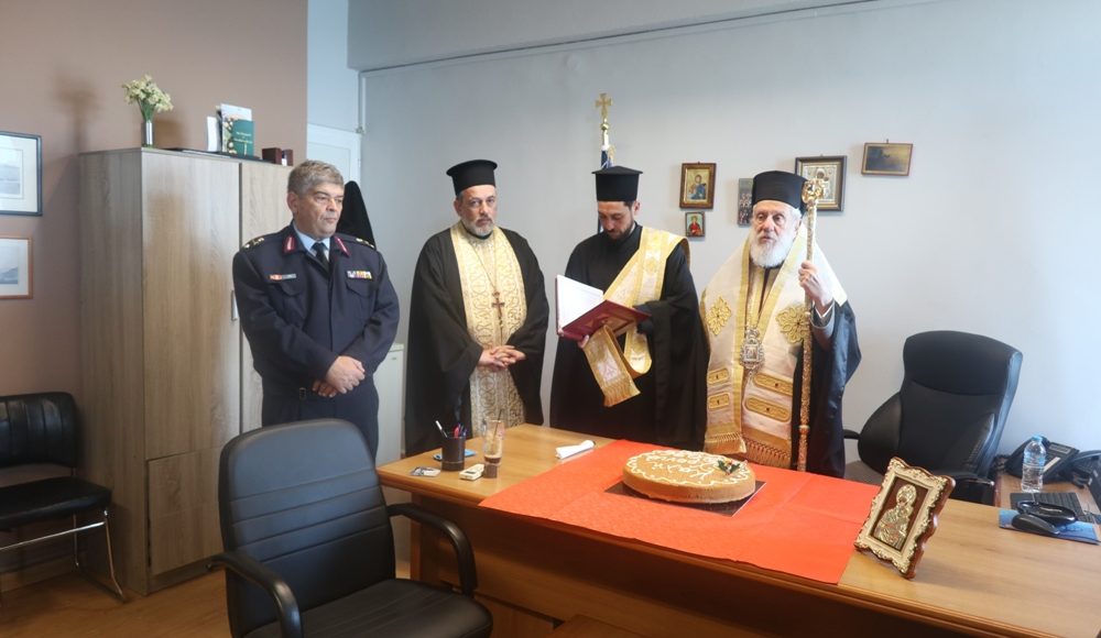 Ο-Μητροπολίτης-Δωρόθεος-ευλόγησε-την-βασιλόπιτα-στην-Πολεμική-Ναυτική-Βάση-Αγκαθωπών-Σύρου-και-στην-Αστυνομική-Διεύθυνση-Κυκλάδων