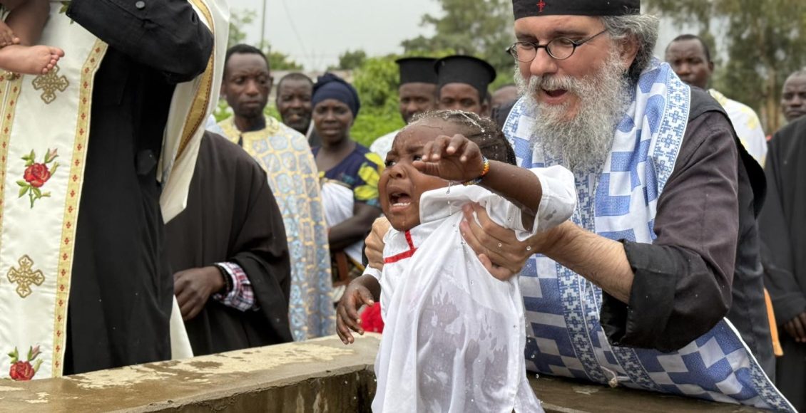 Το-Φως-της-Ορθοδοξίας-απλώνεται-στην-Αφρική:-Ομαδικές-Βαπτίσεις-στην-Μητρόπολη-Αρούσας