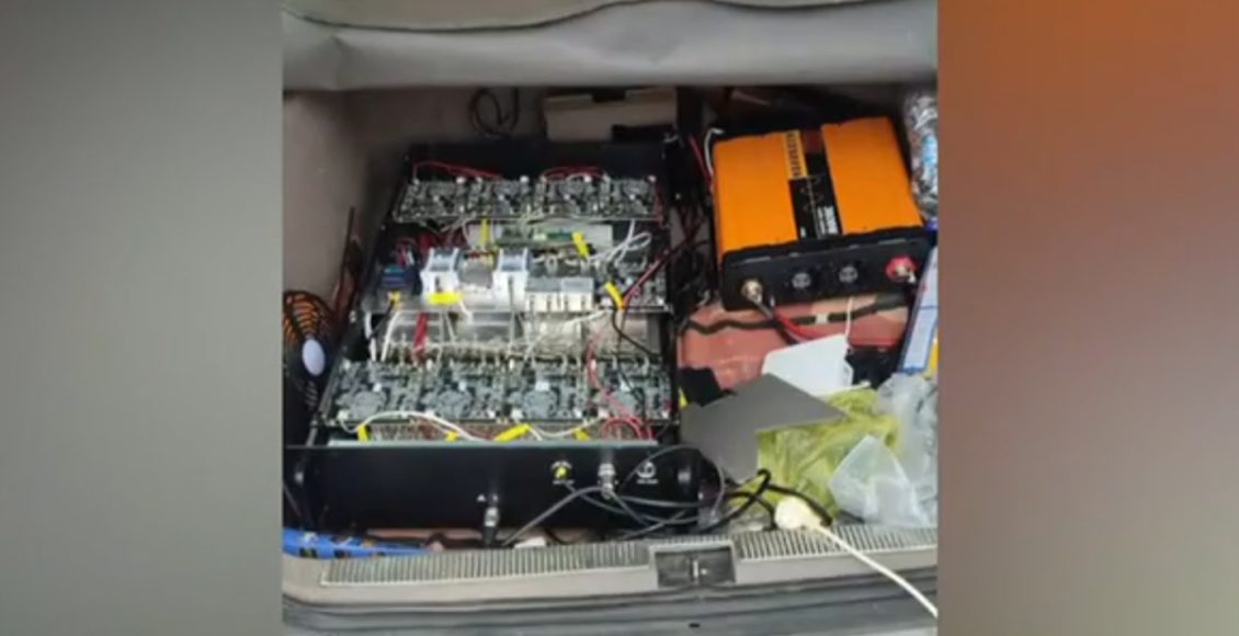 Κινέζοι-με-αμάξι-«χάκερ»-υπέκλεπταν-τραπεζικά-δεδομένα-από-κινητά-στην-Αττική-–-Είχαν-server-στο-πορτ-μπαγκάζ