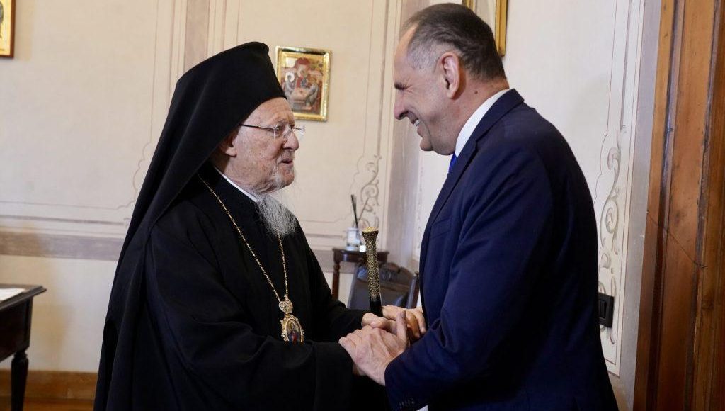 Αμέριστη-στήριξη-στον-Οικουμενικό-Πατριάρχη-από-το-Υπουργείο-Εξωτερικών-μετά-τη-ρωσική-επίθεση