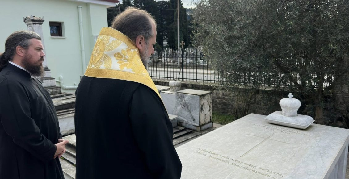 Ο-Θεσσαλονίκης-Φιλόθεος-τέλεσε-Τρισάγιο-στο-μνήμα-του-Μητροπολίτη-Ιωαννίνων-κυρού-Θεοκλήτου