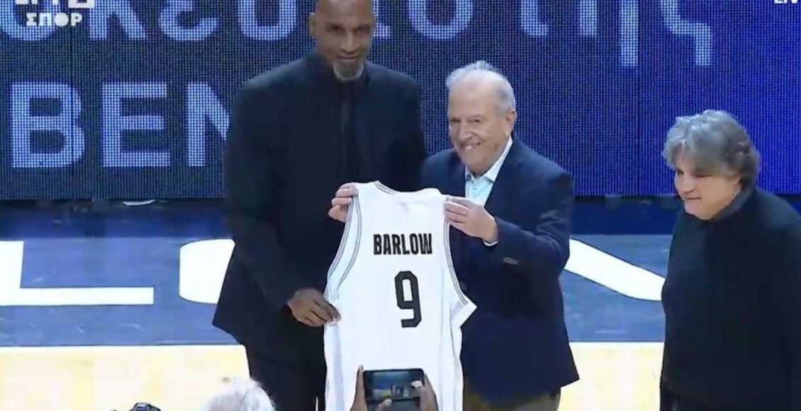 ΠΑΟΚ:-Η-ΚΑΕ-βράβευσε-τον-θρυλικό-Κένεθ-Μπάρλοου-πριν-το-ματς-με-τον-Παναθηναϊκό