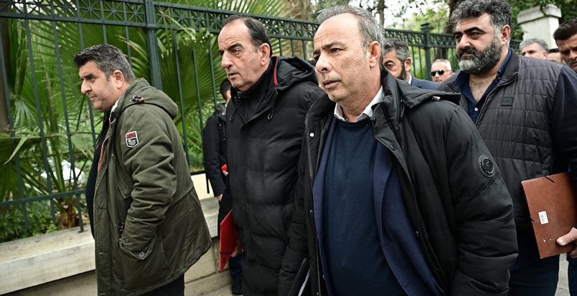 Στο-Μαξίμου-οι-«σκληροί»-των-αγροτικών-μπλόκων-για-τη-συνάντηση-με-τον-Μητσοτάκη-–-Η-αντιπροσωπεία-αποτελείται-από-25-εκπροσώπους-και-έξι-παρατηρητές