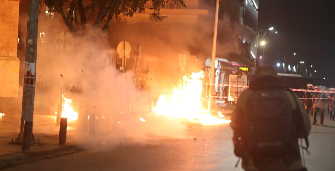 Δικογραφία-σε-βάρος-3-ατόμων-για-μολότοφ-σε-αστυνομικούς-που-φρουρούσαν-το-τουρκικό-προξενείο-στη-Θεσσαλονίκη