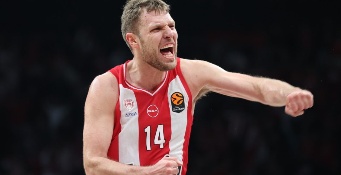 Ολυμπιακός-–-Μακάμπι-Τελ-Αβίβ-100-93:-Τρίτη-συνεχόμενη-νίκη-με-ασταμάτητο-Βεζένκοβ