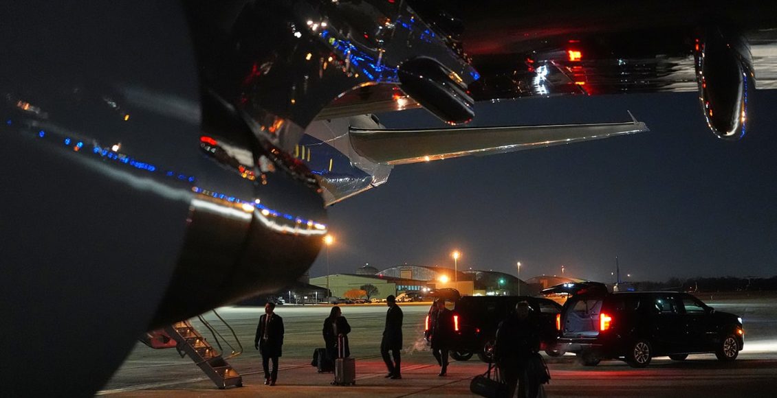 Το-air-force-one-του-Τραμπ-έκανε-αναστροφή-λόγω-«ήσσονος-ηλεκτρικού-προβλήματος»
